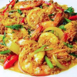 ผัดผงกระหรี่กุ้ง (กับข้าว)