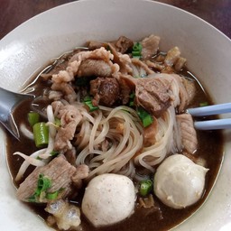 ก๋วยเตี๋ยวหมูตุ๋น