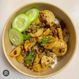 กระเพราหมูสับหมูยอ