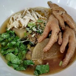 ก๋วยเตี๋ยวไก่มะรตรงข้ามะ โลตัสบุ่งหวาย