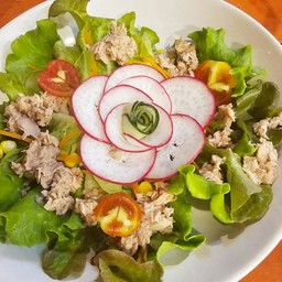 สลัดทูน่ากับน้ำสลัดไขมันต่ำ