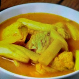 แกงส้มปลาพงยอดมะพร้าว