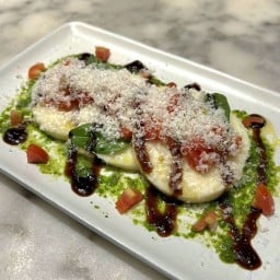 สลัดชีสแอนด์โทเมโท