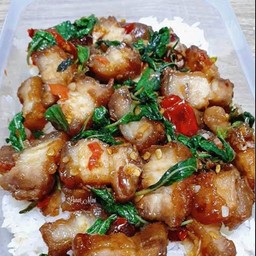 ข้าวกระเพาหมูกรอบ