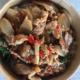 ผัดเนื้อใส่หน่อไม้ดอง