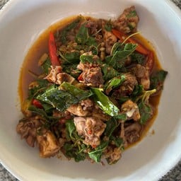 ผัดเผ็ดไก่บ้าน