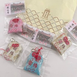 เครื่องรางจากวัดหลงซาน ไต้หวัน คละสี