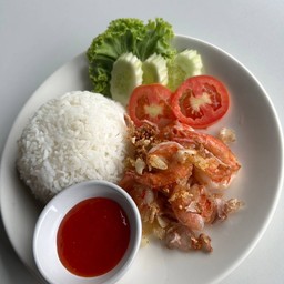 ข้าวราดทอดกระเทียม (เลือกเนื้อสัตว์ได้)