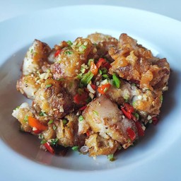 หมูกรอบคั่วพริกเกลือ