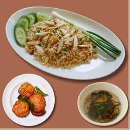 Set ข้าวผัดปูเยอะ + ทอดมันปลา + ซุปสาหร่าย