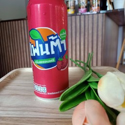 แฟนต้ากลิ่นสตอเบอรี่ 325 ml.