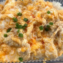 ข้าวไข่ลาวาหมู