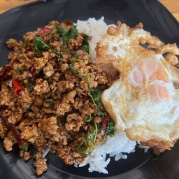 กะเพราหมูสับ+ไข่ดาว