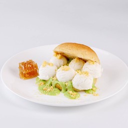 Pandan custard crumble Shokutim (สังยาใบเตยครัมเบิ้ลโชกุติม)(ขนมปังไอศครีม Bread Ice Cream)
