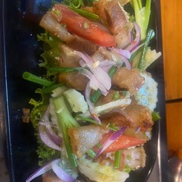 ยำหมูกรอบ