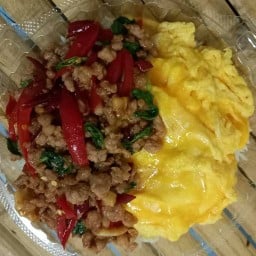 ร้านลับๆข้าวกระเพราไข่ข้น อยู่หลังร้านชาบูเชโก