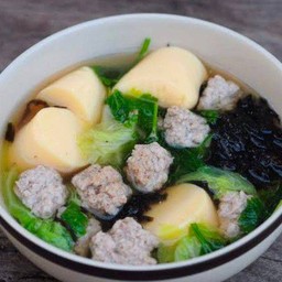 แกงจืดเต้าหู้หมูสับสาหร่าย