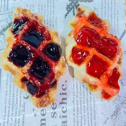 ครอฟเฟิล คู่หูสองพี่น้อง บลูเบอร์รี่ และ สตรอเบอร์รี่