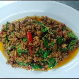 ผัดกระเพรา (กับข้าว)