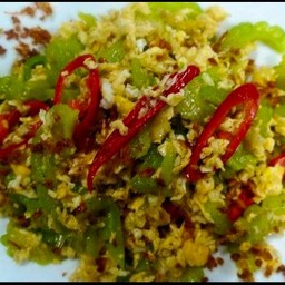 มะระผัดไข่ (กับข้าว)