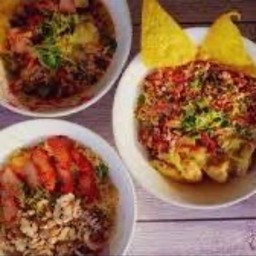 บะหมี่เกี๊ยวหมูแดงหมูกรอบ