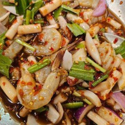 ยำกุ้งสดไหลบัว