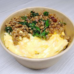 กินมั้ย กระเพรา&ไข่ข้น