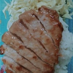 ข้าวหมูย่างน้ำจิ้มแจ่ว