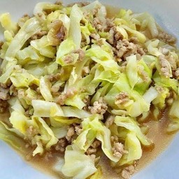 ผัดกะหล่ำปลี กับข้าว (รบกวนเลือกเนื้อสัตว์)