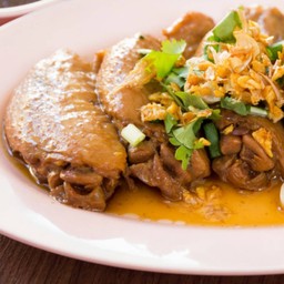ปีกไก่ตุ๋นน้ำปลา
