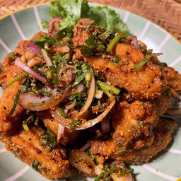 ลาบปีกไก่ทอด