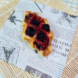 ครอฟเฟิล ราดซอสบลูเบอร์รี่ (มีเนื้อผลไม้)