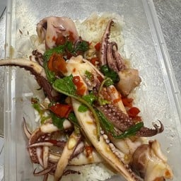 ข้าวกระเพราหนวดหมึก