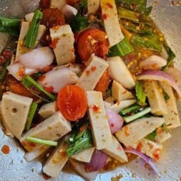 ยำไก่ยอไข่แดงเค็ม