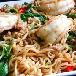 [อร่อยซ่ากับโค้ก] มาม่ากระเพราทะเล +  โค้ก ออริจินัล (กระป๋อง)