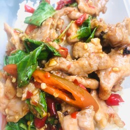 กะเพราหมูชิ้นข้าวครุก