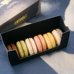 MACARON