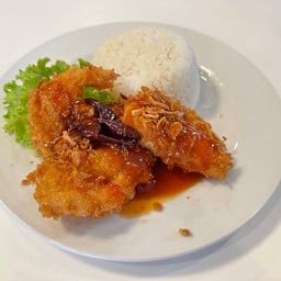 ข้าวกุ้งซอสมะขาม Shrimp rice with tamarind sauce