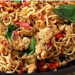 [อร่อยซ่ากับโค้ก] มาม่ากระเพราหมูสับ +  โค้ก ออริจินัล (กระป๋อง)