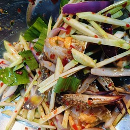 ยำมะม่วงปูม้าสด