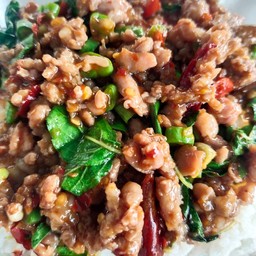 ข้าวราด กระเพาหมูสับ