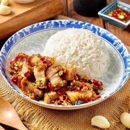 หมูสามชั้นทอดคั่วพริกเกลือราดข้าว