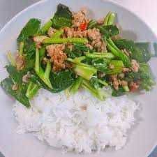 คะน้าหมูสับราดข้าว