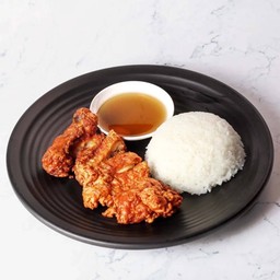 ข้าวไก่ทอดซอสน้ำปลา