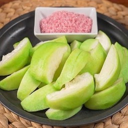 ฝรั่งแช่บ๊วย