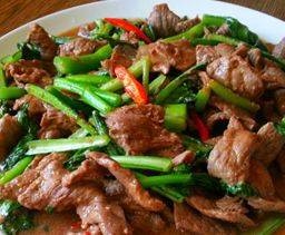 ข้าวคะน้าเนื้อ