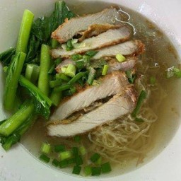 ก๋วยเตี๋ยวหมูทอด (น้ำไส)