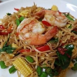 ผัดฉ่ามาม่า Spicy Thai Herb Mama