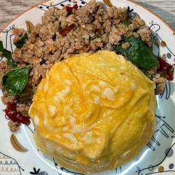 หลังบ้าน: กะเพรา+ไข่ข้น