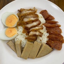 ข้าวหมูทอด (ติดมัน) เครื่องเคียง 3 อย่าง